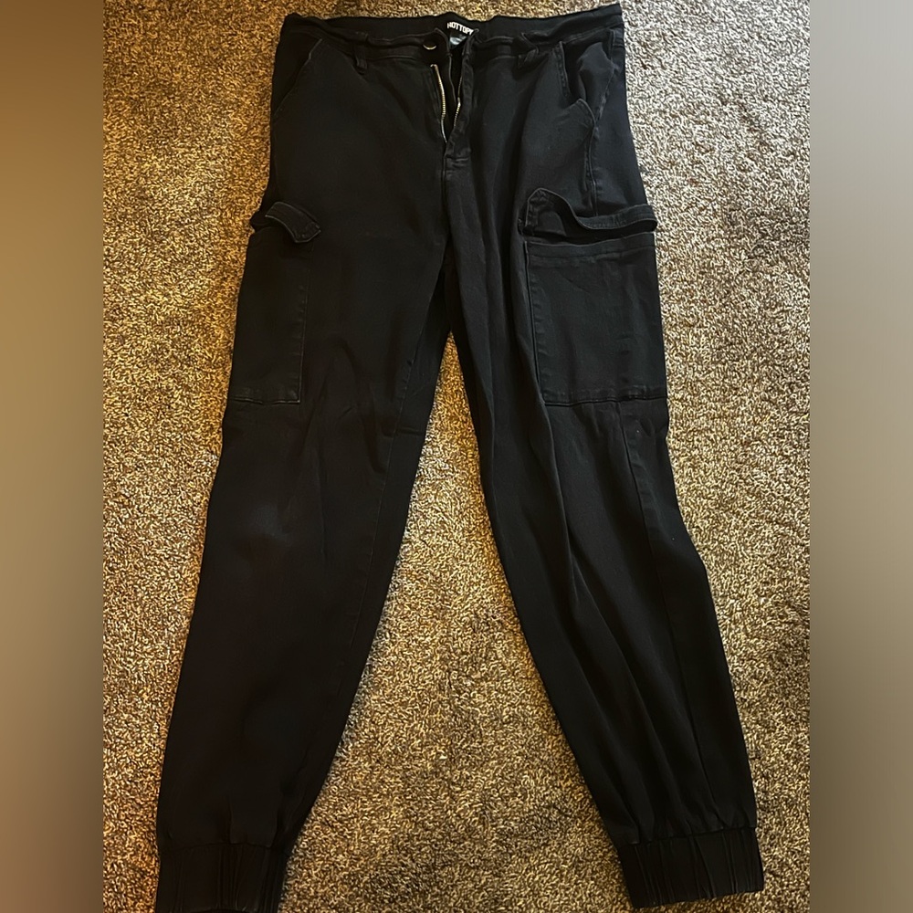 Hot Topic Cargos